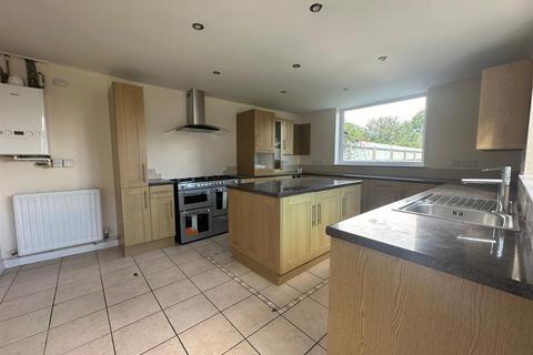 4 bedroom house to rent, Lower Road, Barnacle, Coventry