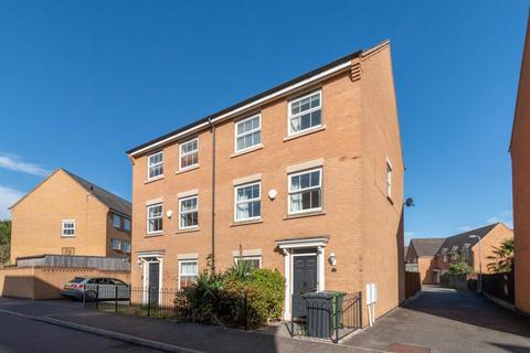 4 bedroom semi-detached house to rent, Buckthorn Road, Peterborough