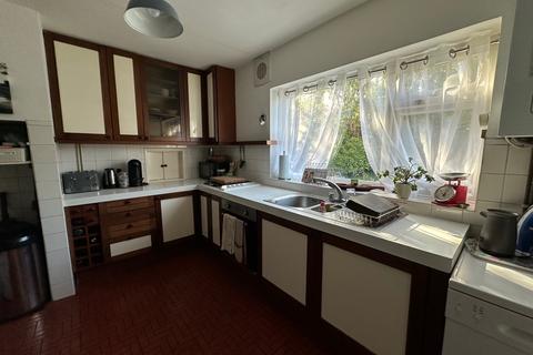 4 bedroom detached house for sale, Gaston Way, Shepperton TW17