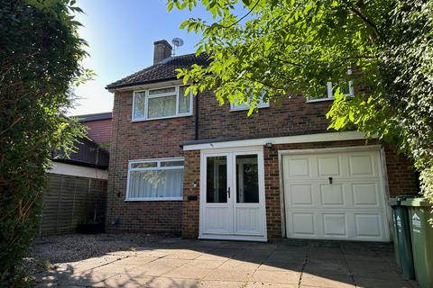 Gaston Way, Shepperton TW17