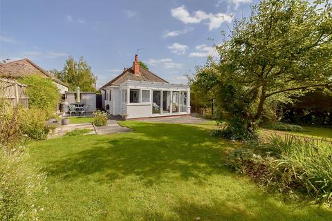 2 bedroom detached bungalow for sale, Pickersleigh Road, Malvern