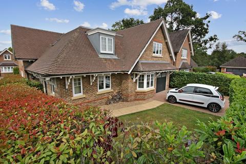 4 bedroom detached house for sale, Rufwood, Crawley Down, RH10