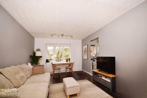 2 bedroom flat to rent, High Street Purley CR8