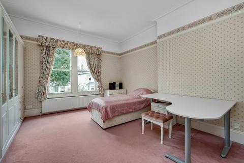 29 Arnison Road, East Molesey, KT8 9JF