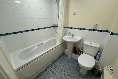 2 bedroom flat to rent, Honeypot Lane, Elizabeth House Honeypot Lane, HA7