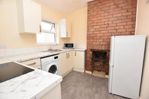 3 bedroom maisonette to rent, West Street, Bristol BS3