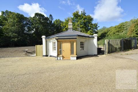 2 bedroom detached house to rent, Norwich Road, Norwich NR9