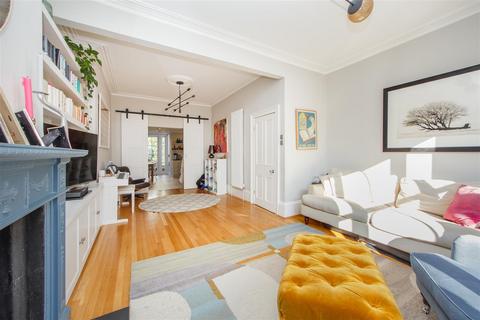 44 Oak Village, London, NW5 4QL