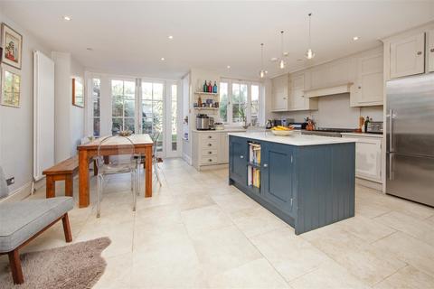 44 Oak Village, London, NW5 4QL