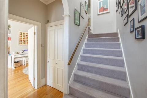 44 Oak Village, London, NW5 4QL
