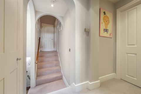 44 Oak Village, London, NW5 4QL