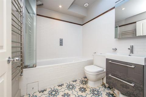 44 Oak Village, London, NW5 4QL