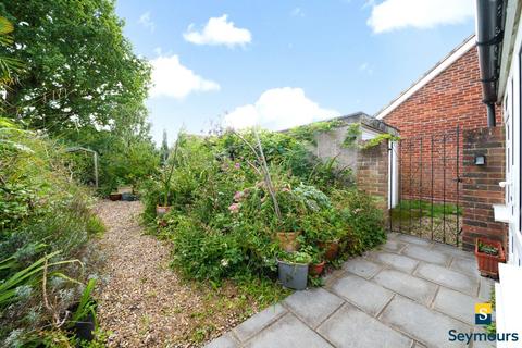 3 bedroom bungalow for sale, Quakers Way, Guildford GU3