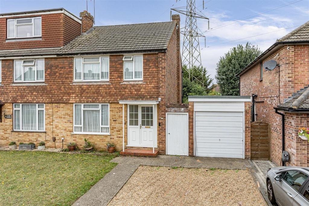 Manor Crescent, West Byfleet KT14 3 bed semidetached house for sale