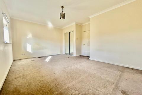 74 Plover Way, London, SE16 7TT