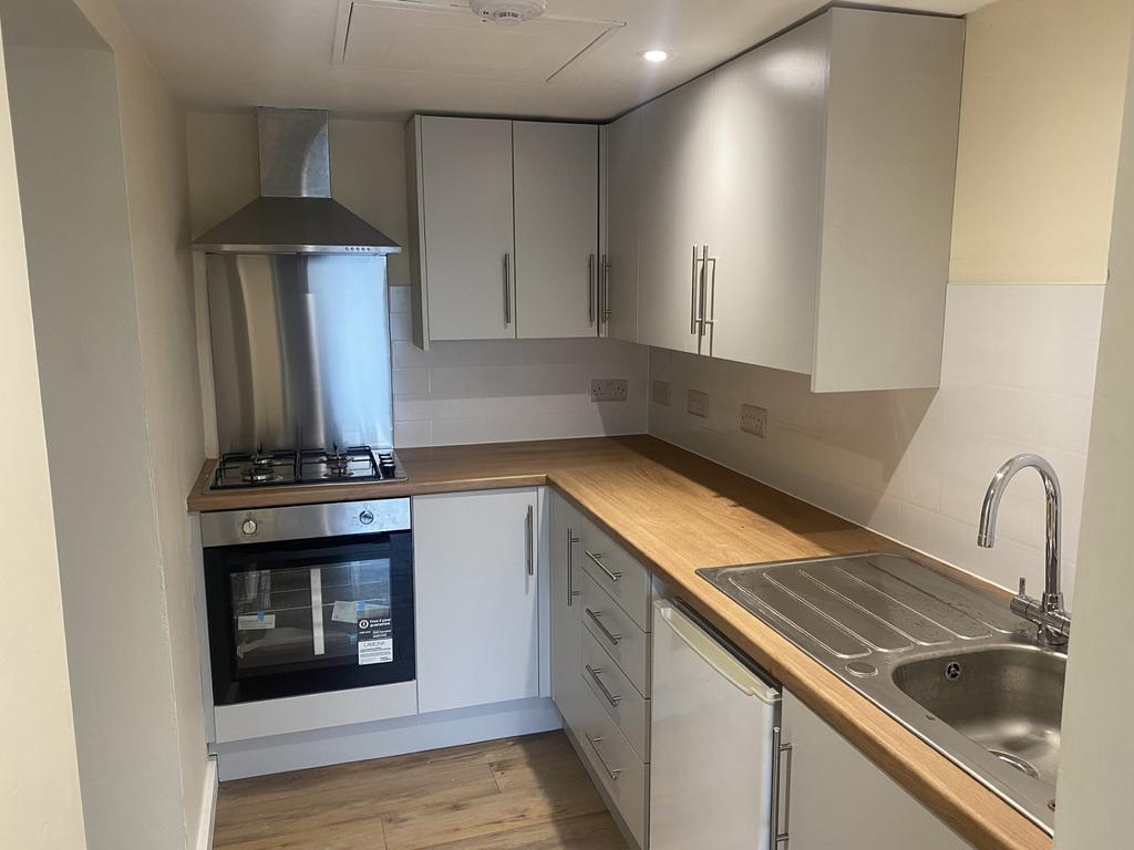 Heol Cennen, Ffairfach, Llandeilo... 2 bed flat to rent £550 pcm (£