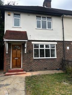 3 bedroom end of terrace house to rent, Windborough Road, Surrey SM5