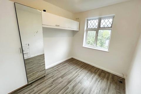 3 bedroom end of terrace house to rent, Windborough Road, Surrey SM5