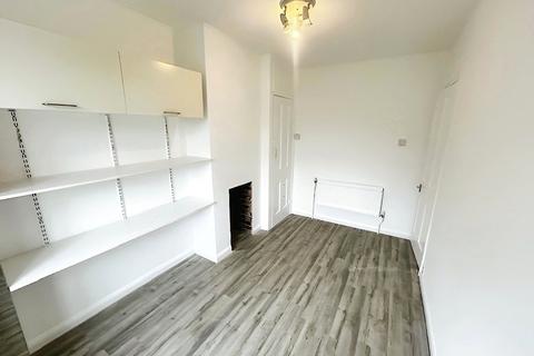 3 bedroom end of terrace house to rent, Windborough Road, Surrey SM5