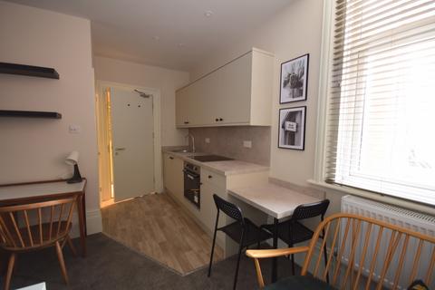 1 bedroom in a house share to rent, Waverley Road Southsea PO5