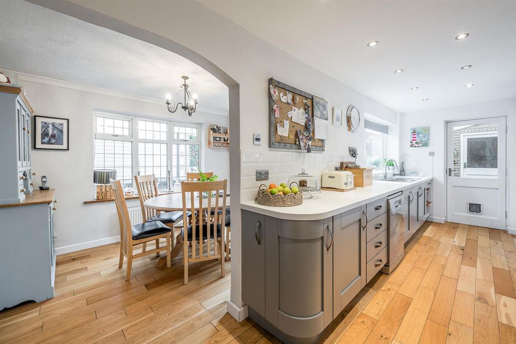 Mount Pleasant, Kingswinford, DY6 9SN 4 bed link detached house for sale £500,000