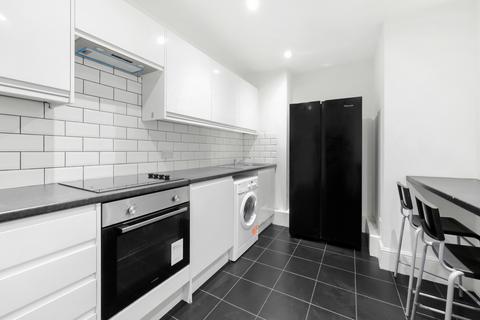 4 bedroom flat to rent, Hilldrop Road, Kentish Town, London