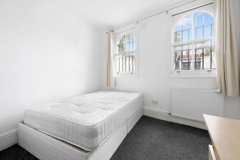 4 bedroom flat to rent, Hilldrop Road, Kentish Town, London