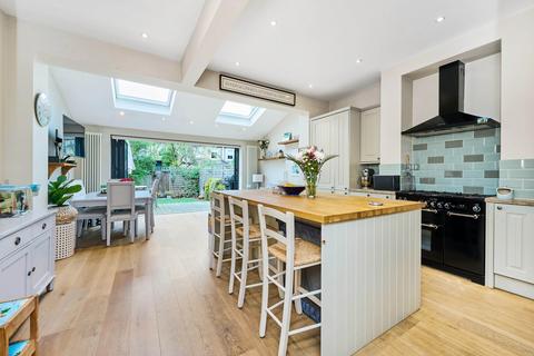 35 Mount Road, London, SW19 8ES