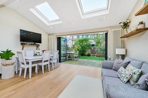 35 Mount Road, London, SW19 8ES