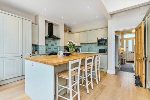 35 Mount Road, London, SW19 8ES