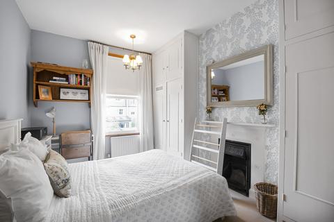 35 Mount Road, London, SW19 8ES