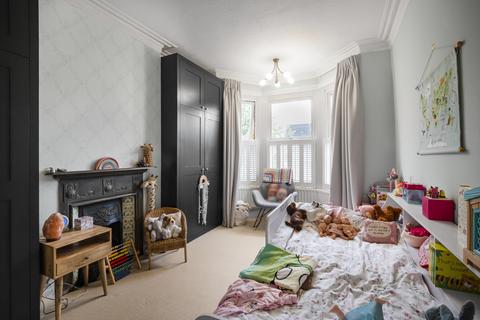 35 Mount Road, London, SW19 8ES