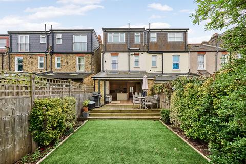 35 Mount Road, London, SW19 8ES