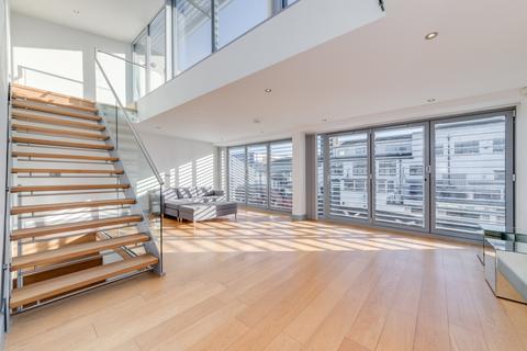 8 Waterfront Mews, London, N1 7FE