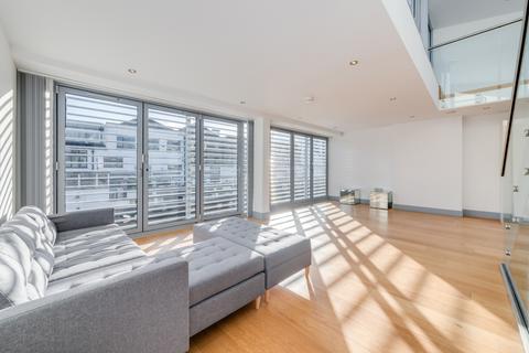 8 Waterfront Mews, London, N1 7FE