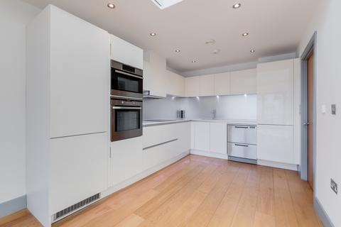 8 Waterfront Mews, London, N1 7FE