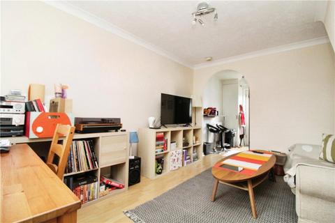 2 bedroom terraced house to rent, Kelvin Gardens, Croydon, CR0