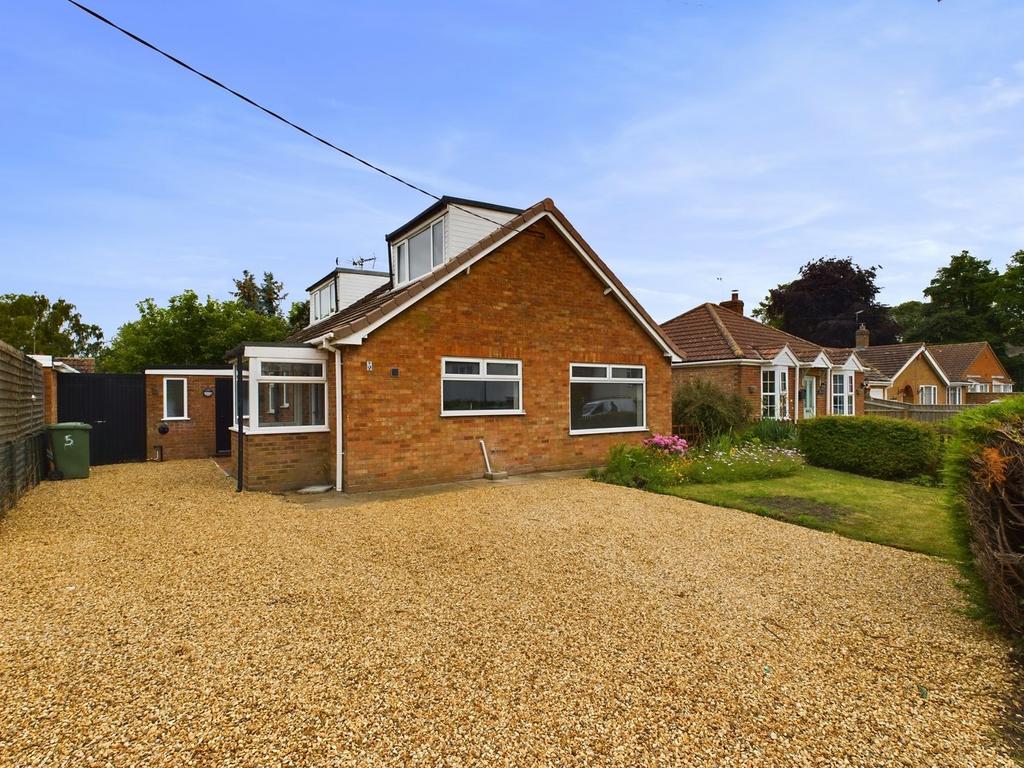 Church Road, King's Lynn PE34 3 bed detached bungalow - £1,100 pcm (£ ...