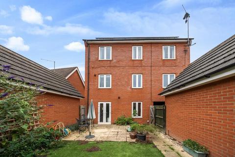 4 bedroom townhouse for sale, Aylesbury,  Buckinghamshire,  HP18