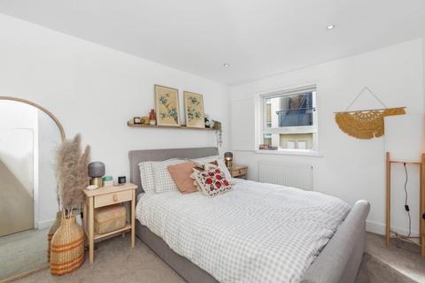 2 bedroom apartment to rent, Silken Mews, Peckham, London, SE15