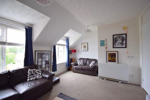 2 bedroom flat for sale, Henbit Close, Tadworth KT20