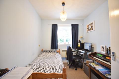 2 bedroom flat for sale, Henbit Close, Tadworth KT20