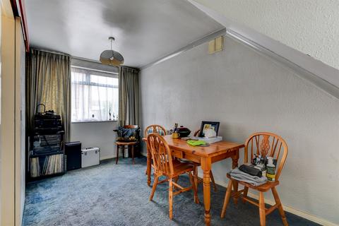 21 Russell Close, Worthing, BN14 8LR