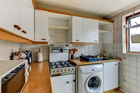 21 Russell Close, Worthing, BN14 8LR