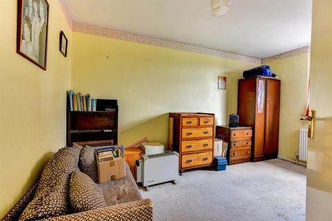 21 Russell Close, Worthing, BN14 8LR