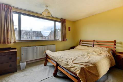 21 Russell Close, Worthing, BN14 8LR