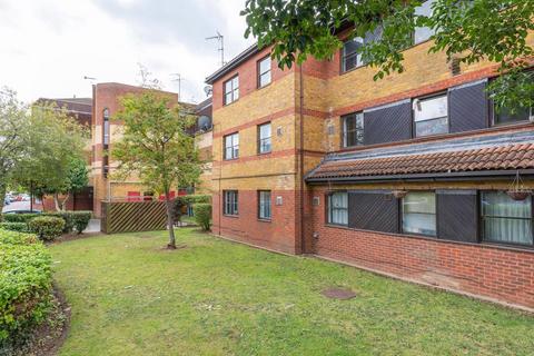 1 bedroom flat for sale, Gibson Close, Isleworth, TW7