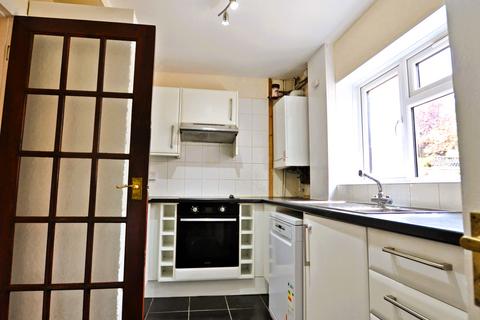 3 bedroom semi-detached house to rent, Lavender Hill, Enfield EN2