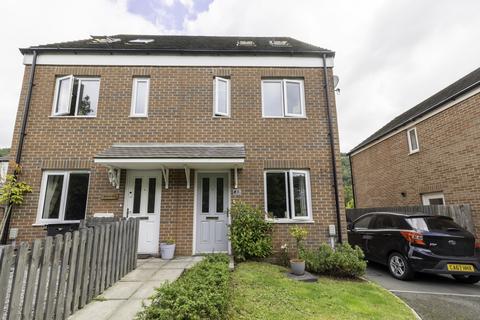 3 bedroom townhouse to rent, Ger Yr Afon,  Mountain Ash, CF45