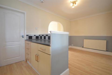 2 bedroom semi-detached house to rent, Stanley Road, Doncaster